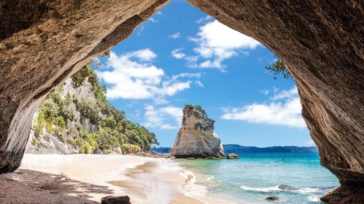 Cathedral Cove, a must visit when spending 8 days in New Zealand.