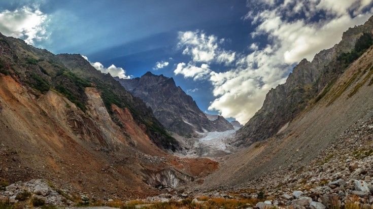 Mountain landscape of Chaladi Glacier on a cloudy day.