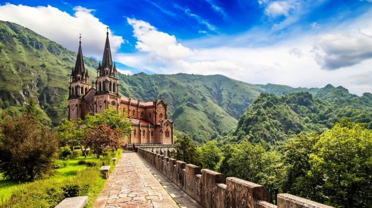 Basilica of Our Lady Battles in Covadogas on a clear day.
