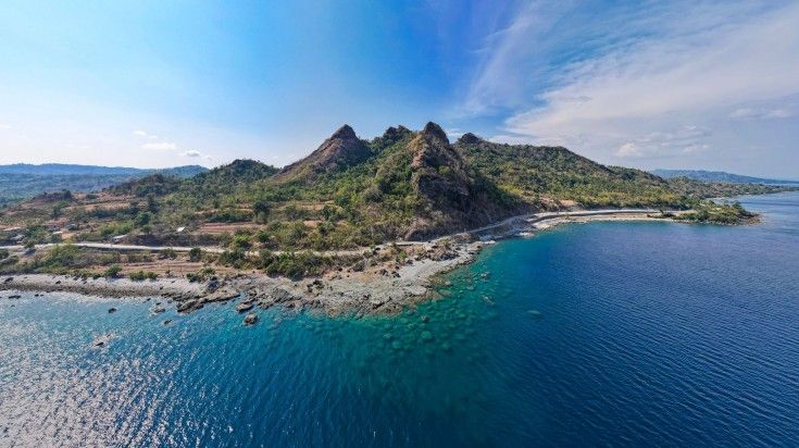Panoramic view of Creata de Gallo on a clear day in the Philippines.