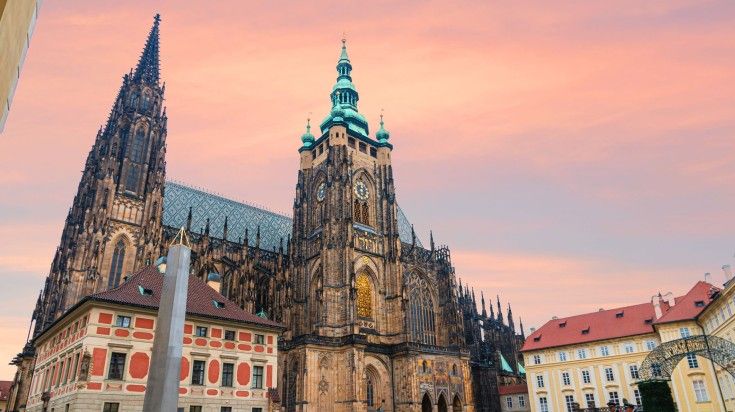The magnificent decorations at St. Vitus Cathedral are popular worldwide. A view of St. Vitus Cathedral at sunset.