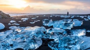 Pass by the Diamond Beach  during you 5 days in Iceland.