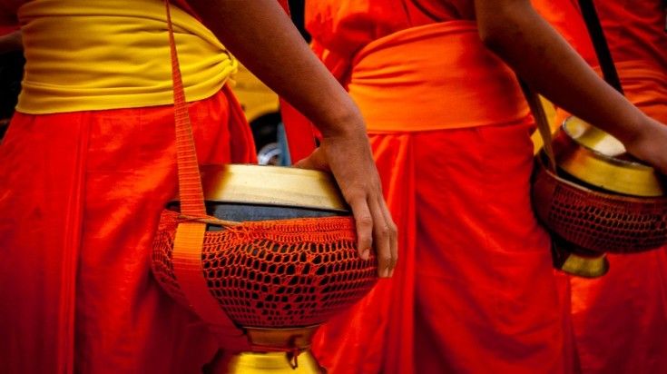 The alms-giving ceremony in Laos is a deeply rooted and serene tradition, particularly observed in Luang Prabang and other Buddhist regions. Witness the alms-giving ceremony while spending 10 days in Laos