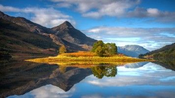 Loch Leven is famous for its island castle where Mary, Queen of Scots, was imprisoned in 1567. Scenic view of Loch Leven in Scotland.