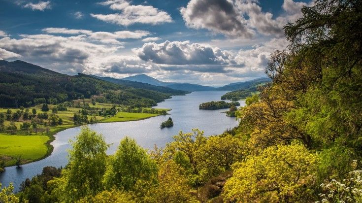 Loch Tummel is also called Queen’s View came from Queen Victoria, who admired the breathtaking vista from this spot during her visit in 1866. Come across this lovely view of Loch Tummel during your 9 days in Scotland.