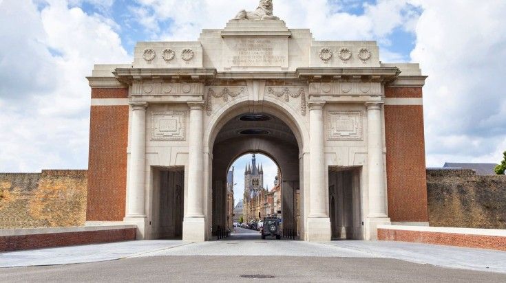 Menin Gate in Ypres during broad daylight.