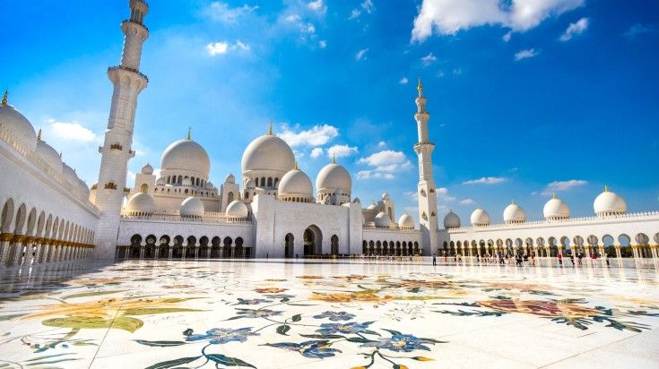 The marbel-clad Sheikh Zayed Mosque on a fine morning.