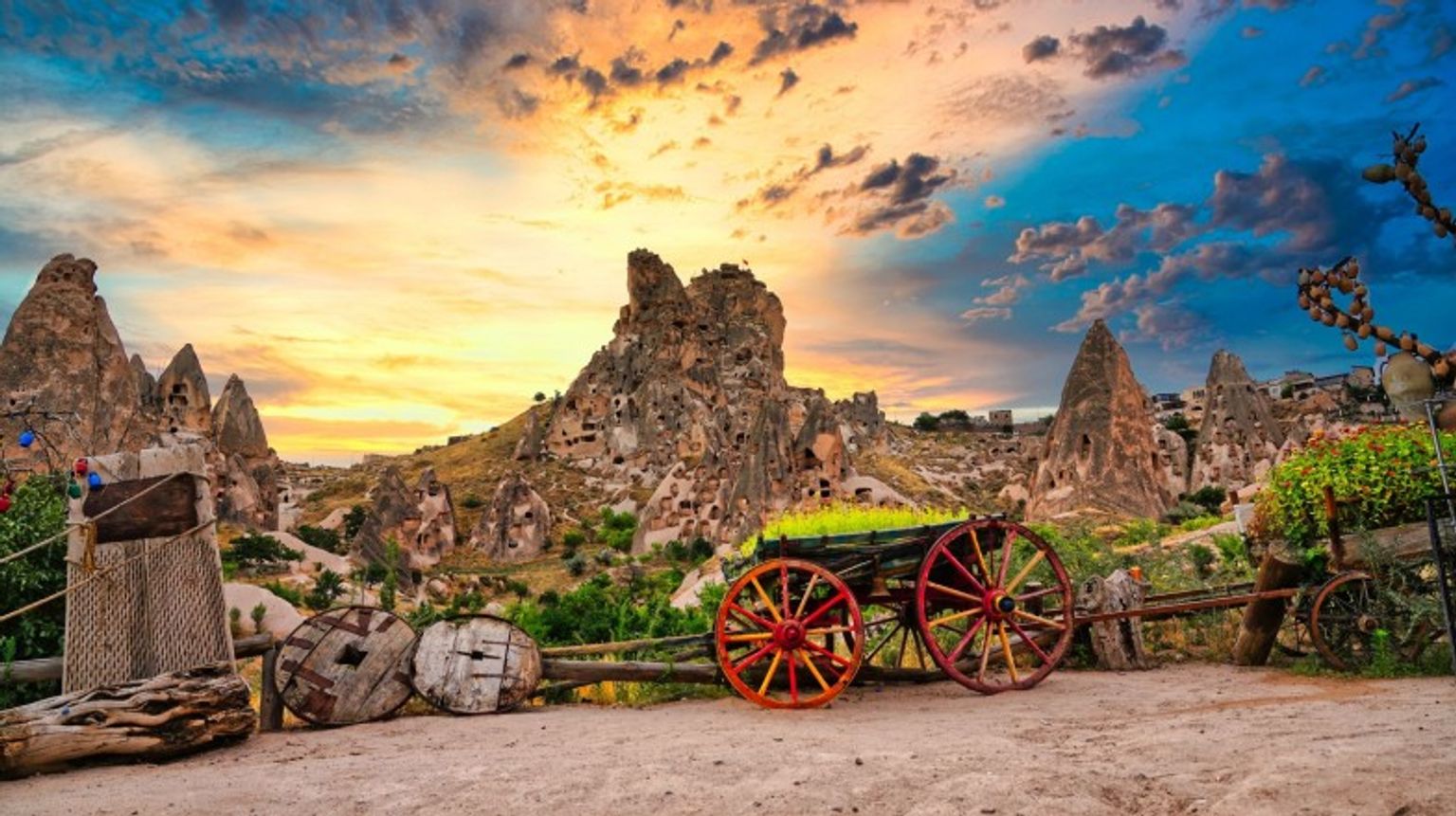 See Uchisar Town at sunrise while spending 12 days in Turkey.