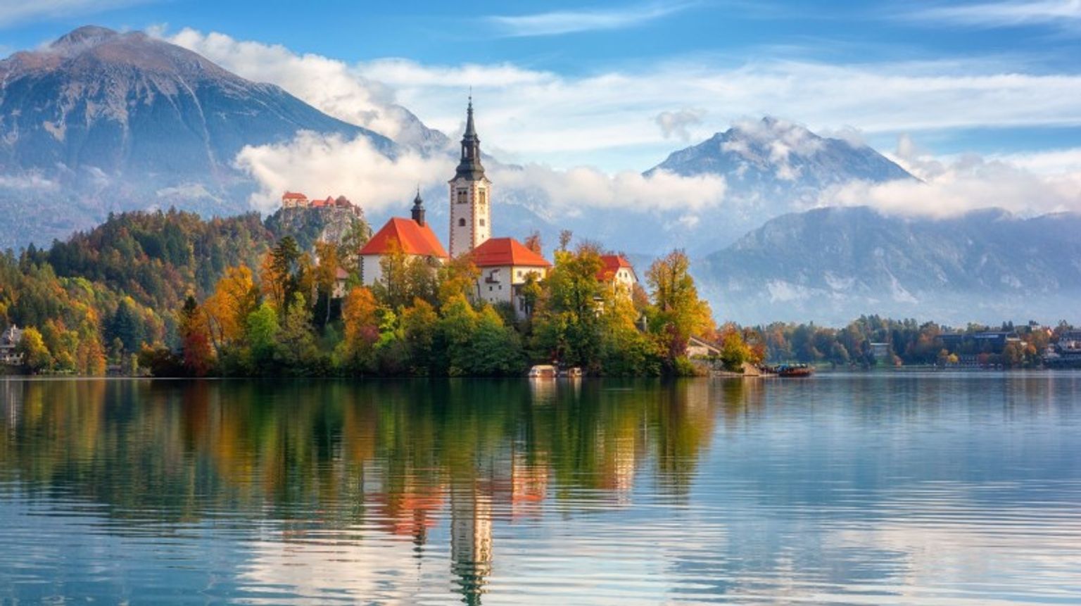 Lake Bled is a popular natural landmark in Slovenia that attracts hikers from all over the world. See a church on Lake Bled while spending 4 days in Slovenia.