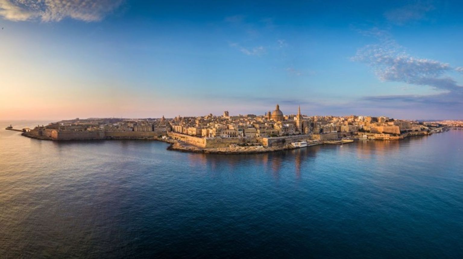 The small island nation of Malta offers a wealth of experiences, from ancient prehistoric temples and sandy beaches to dramatic cliffs and vibrant scuba diving spots Scenic view of the island country of Malta can be explored in 7 days