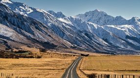 Mountaneous Valley of the North; destination for 12 days in New Zealand.