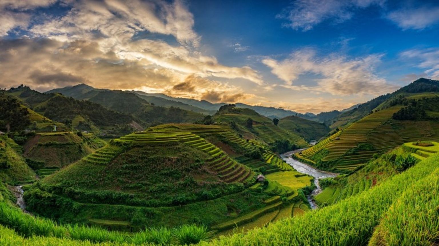 Ban Gioc Waterfall is an amazing sight to see in Vietnam in December