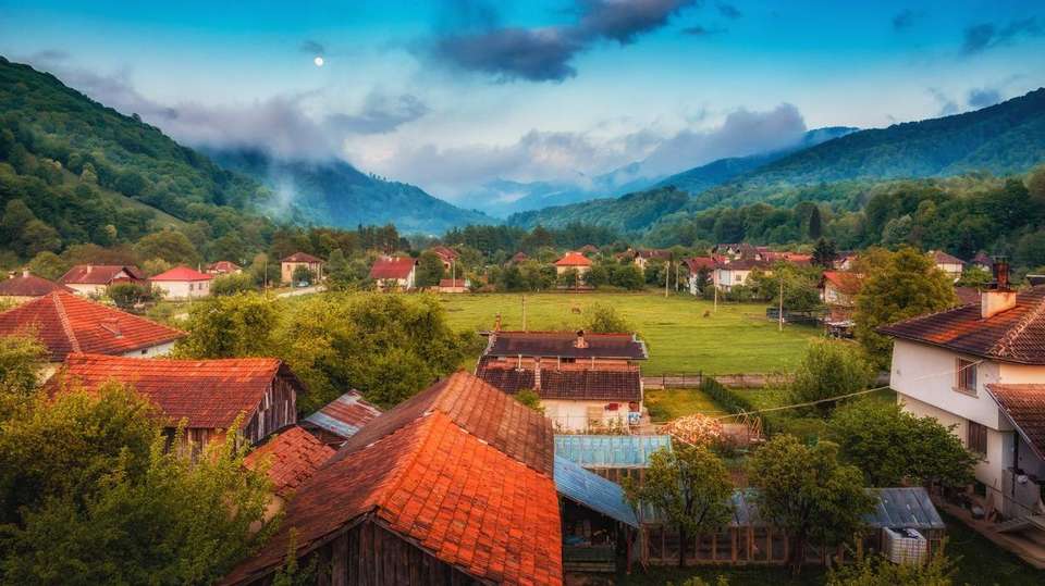 Balkan Mountains Guided Cycle - Utracks - Bulgaria