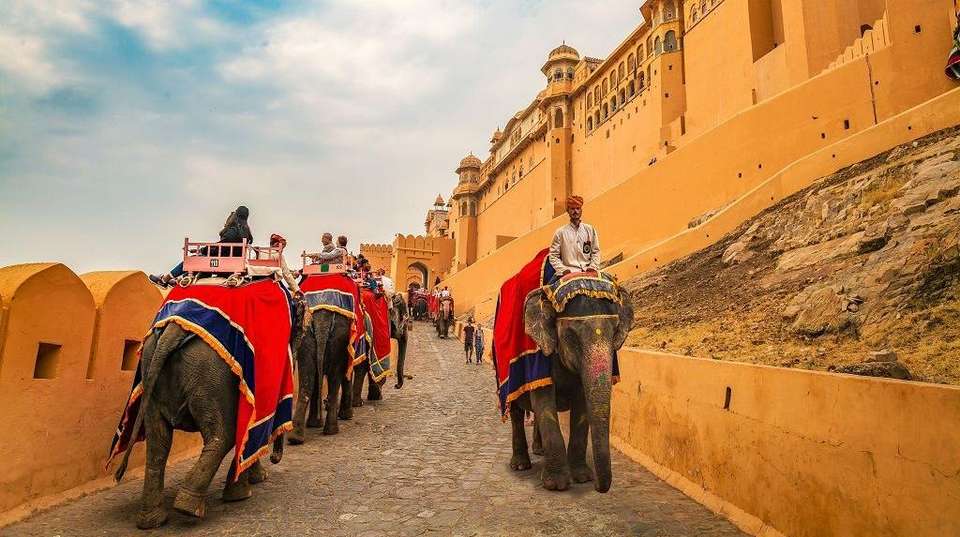Golden Triangle Tour with Orchha, Khajuraho & Varanasi - Gets Holidays Pvt Ltd - India - Image 7