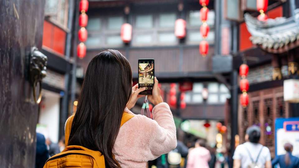 China on a Shoestring - Encounters Travel - Hong Kong - Image 6