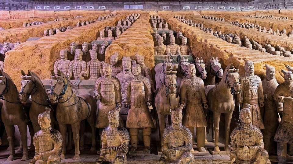 China on a Shoestring - Encounters Travel - Hong Kong - Image 7
