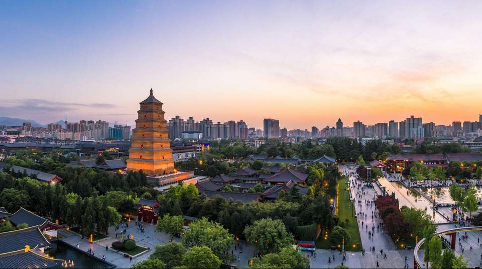 China on a Shoestring - Encounters Travel - Hong Kong - Image 9