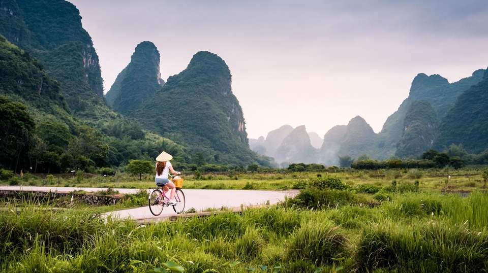 Highlights of China - Encounters Travel - Hong Kong - Image 3