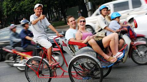 Hanoi Local Boat Rides Tour: Romantic Vietnam Escape