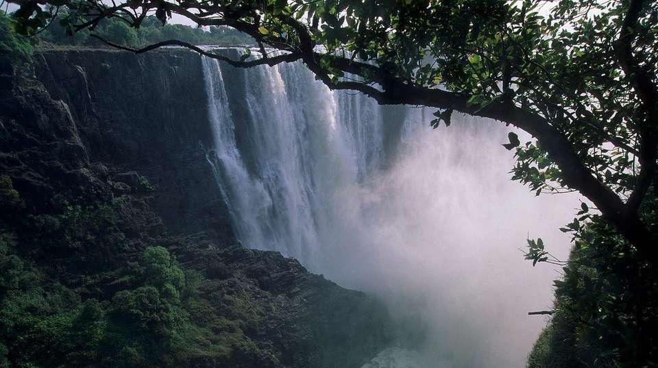 21-day Victoria Falls to Serengeti Accommodated - Acacia Africa - Zambia - Image 4