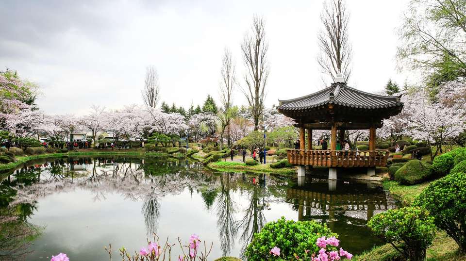 South Korea Past and Present - Tweet World Travel - South Korea