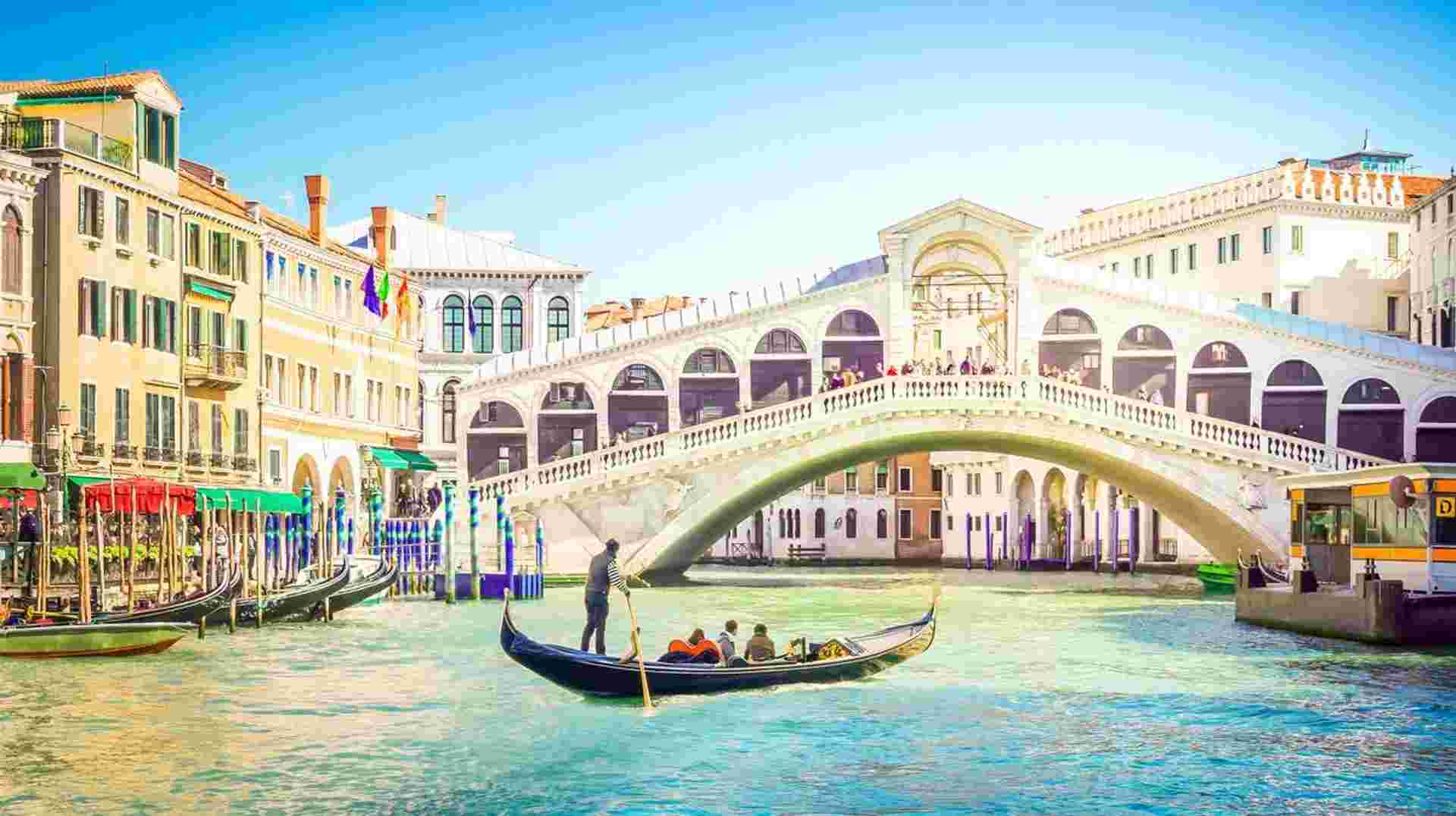 Italian Roundabout Complete End Venice