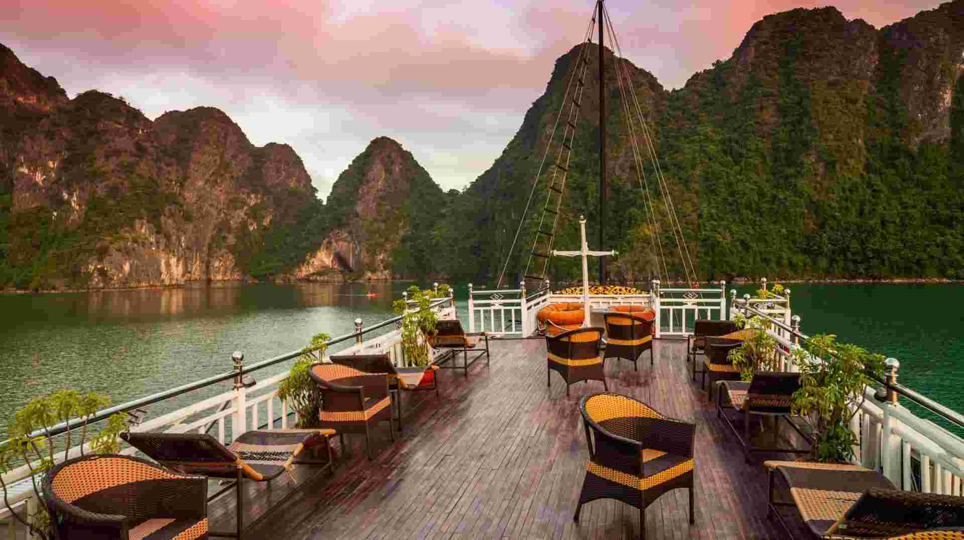 The Complete Vietnam: 11 Days From Hanoi to Saigon
