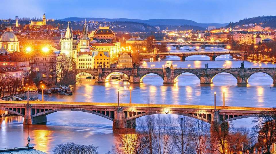 Play & Pause: Central & Eastern Europe (Winter) - undefined - Image 2