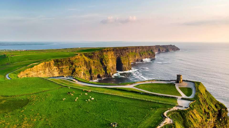 Ireland in a Week 35 to 45 - Contiki - Ireland - Image 4
