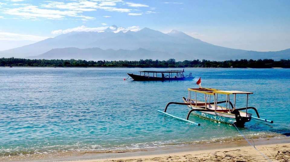 Bali Island Hopping - Contiki - Indonesia - Image 3