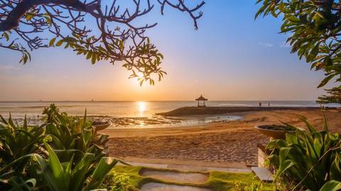 Younger Travelers Tours: Komodo & Flores Sail