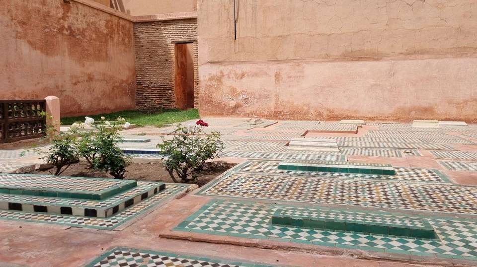 Marrakech: Saadian Tombs, Bahia Palace & Old Medina Tour - Voyagiste Maroc - Morocco - Image 8