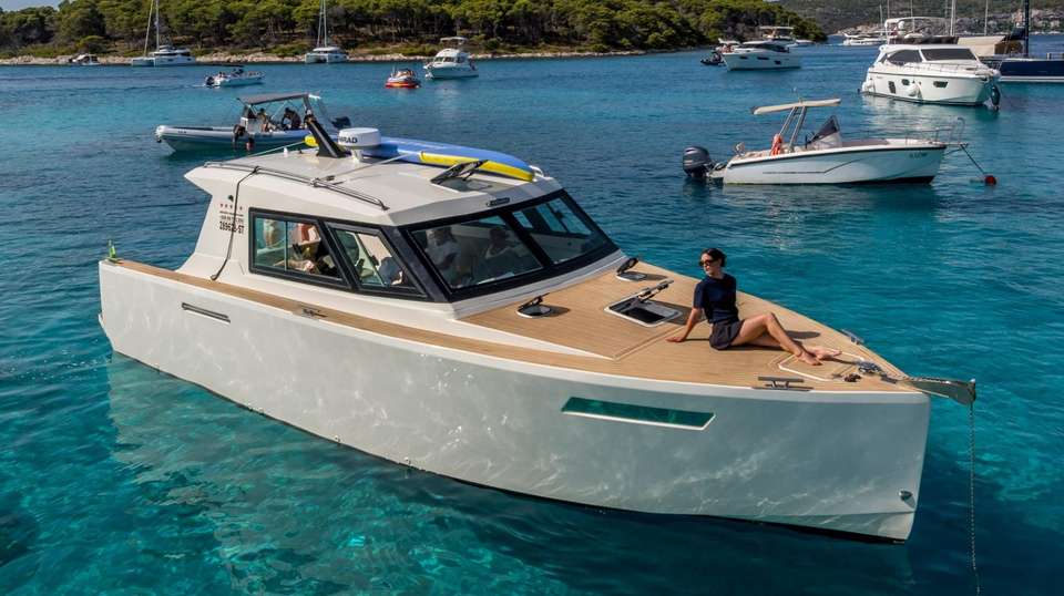 Blue Cave Tour from Split in a Luxury Boat - Hello Blue Cave - Croatia - Image 2