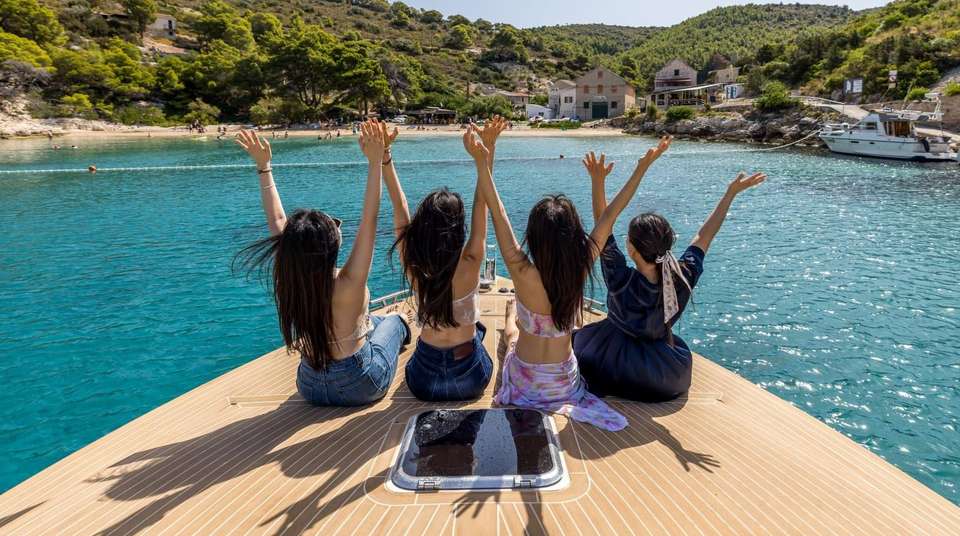 Blue Cave Tour from Split in a Luxury Boat - Hello Blue Cave - Croatia - Image 3