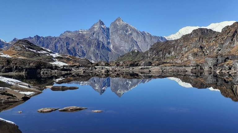 Kathmandu Mountains Tour: 14 Days Makalu Base Camp Trekking