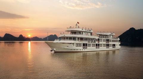 Hanoi Kayaking And Canoeing Tour: 2 Day Halong Bay 5 Star Cruise & Private Balcony Cabin