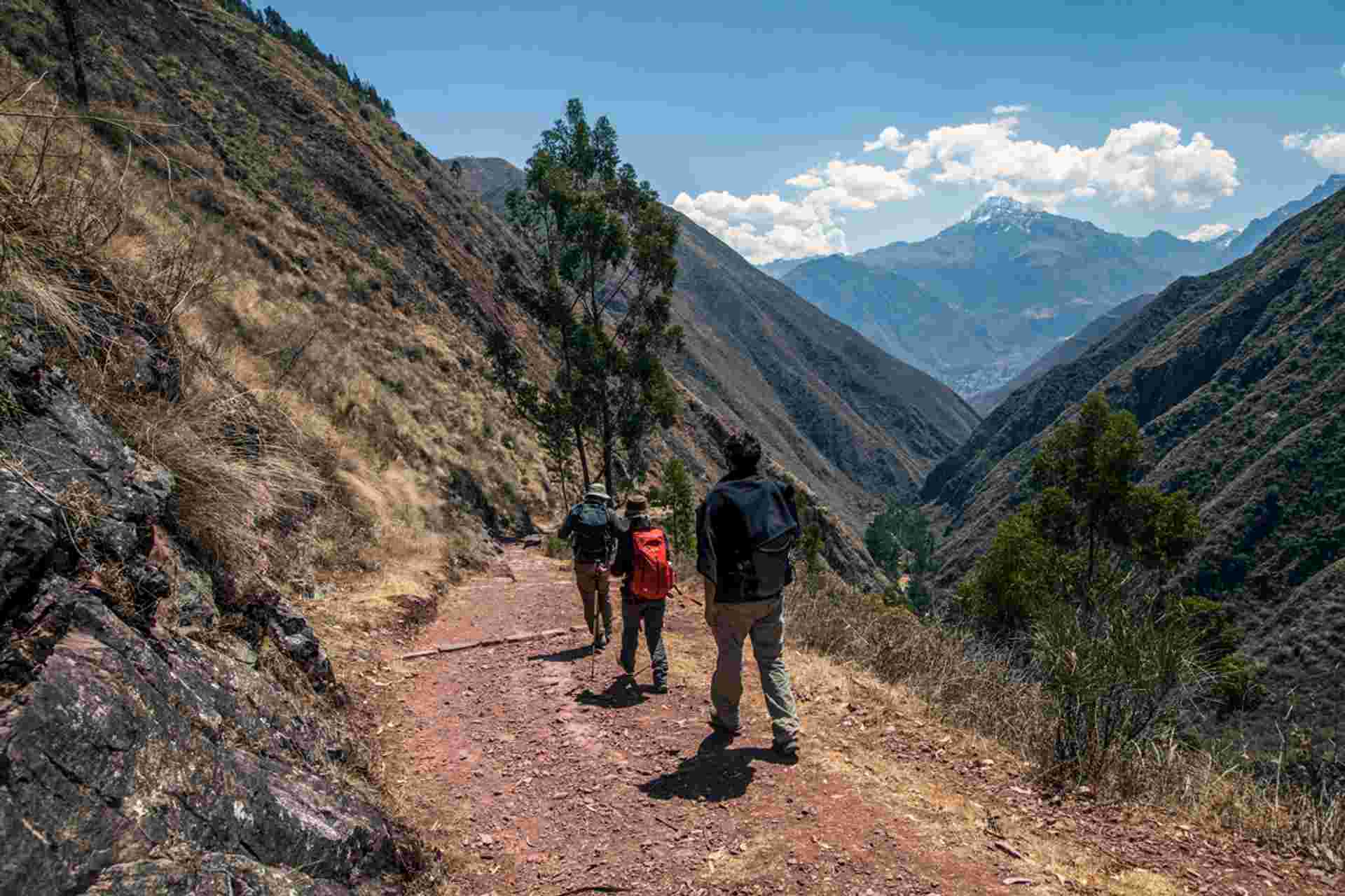 2-day Private Sacred Valley Experience: Waterfall, Hummingbirds & Chinchero