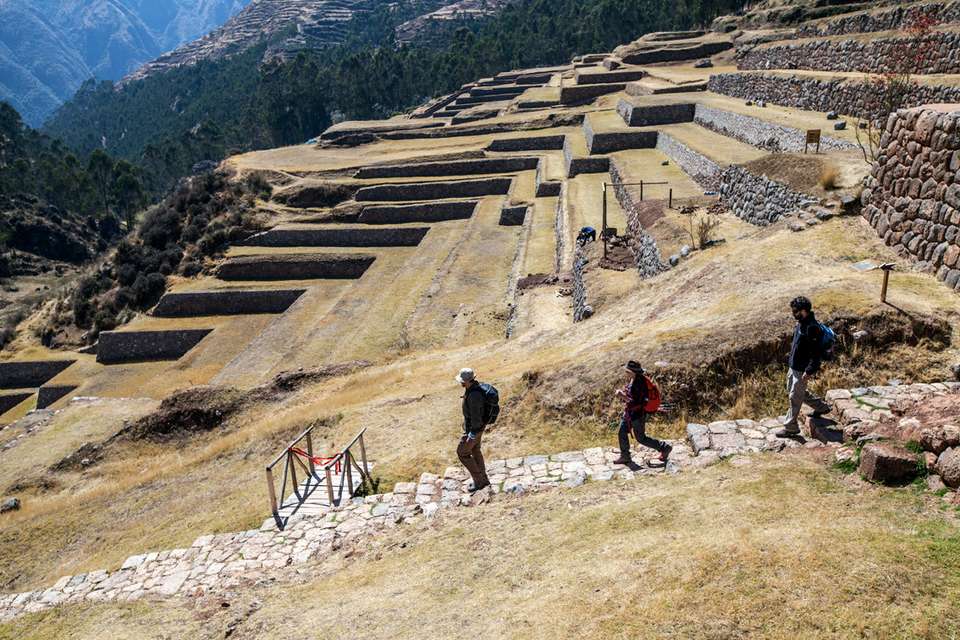 2-day Private Sacred Valley Experience: Waterfall, Hummingbirds & Chinchero - Destination Services - Peru - Image 6