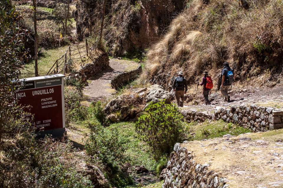 2-day Private Sacred Valley Experience: Waterfall, Hummingbirds & Chinchero - Destination Services - Peru - Image 9