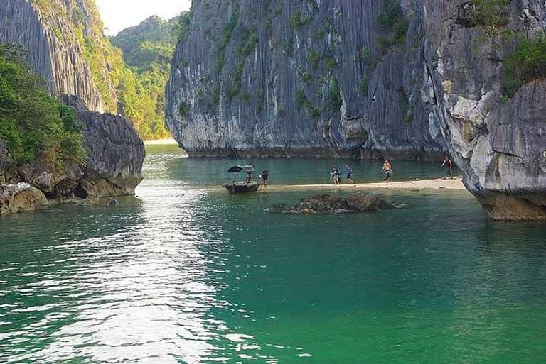 3-day Cruise On Lan Ha Bay And Beach Resort trip - alternative tour available