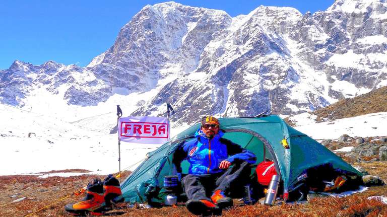 3 Peaks Climbing: Pokalde, Island, & Lobuche