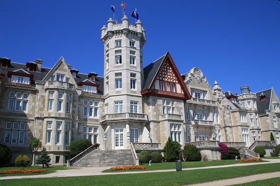 Image 5 of 6