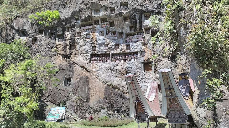 4D Toraja Highland Tour - Adventure Indonesia - Indonesia - Image 5