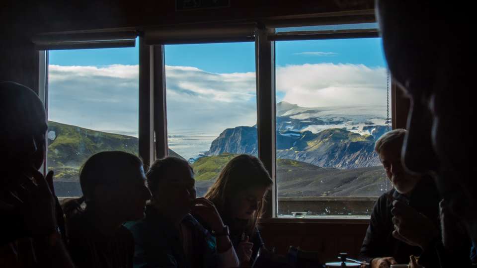 6-Day Laugavegur & Fimmvörðuháls Trek in Huts - Icelandic Mountain Guides - Iceland - Image 9