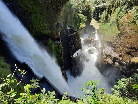 Andes Travel Deals: 7 Days Complete Volcano Avenue: Cotopaxi, Quilotoa, Baños, Chimborazo, Ingapirca & Cuenca, Private Tour