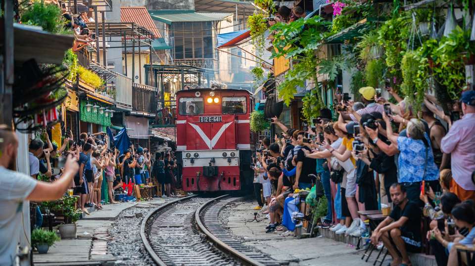 8-Day Vietnam's Mountains and Seaside Melody Expedition - Realistic Asia - Vietnam - Image 2