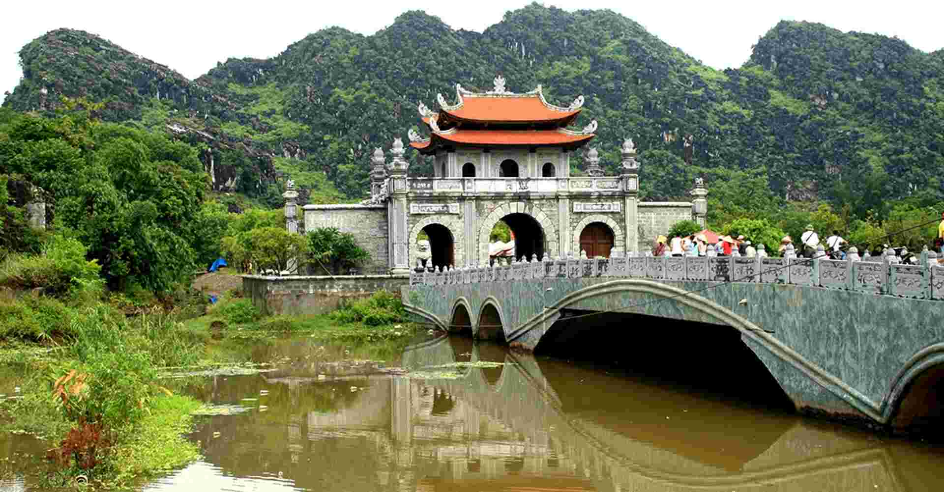 A Day Luxury Group Tour to Hoa Lu - The Ancient Capital