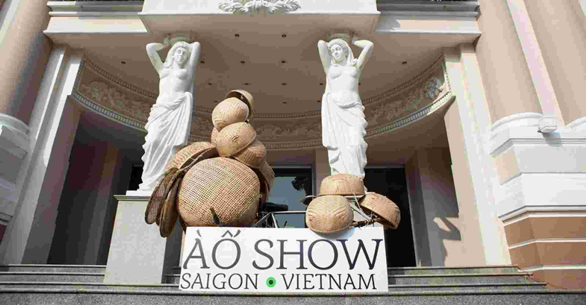 À Ố Show in Saigon