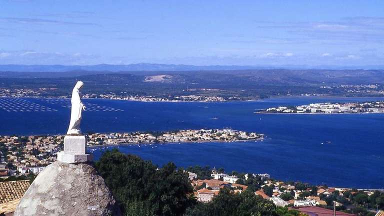 France Cruise Tour: A Taste of the Mediterranean: A Cruise through the Heart of Provence and the Camargue Region (port-to-port cruise)