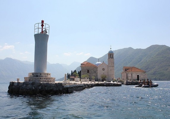Image 5 of 9
